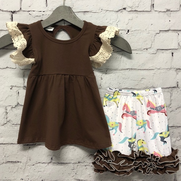 2pc. Baby Girl Carousel Print Shorts Set - Picture 3 of 8